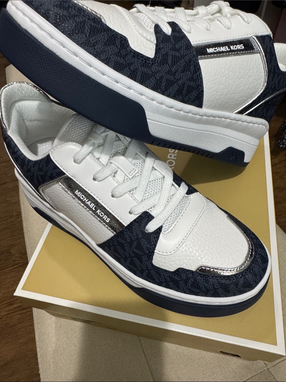 Michael Kors White & Navy Logo Low-Top Sneakers for Woman